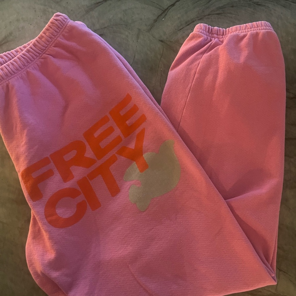Free city pink sweatpants medium cropped length